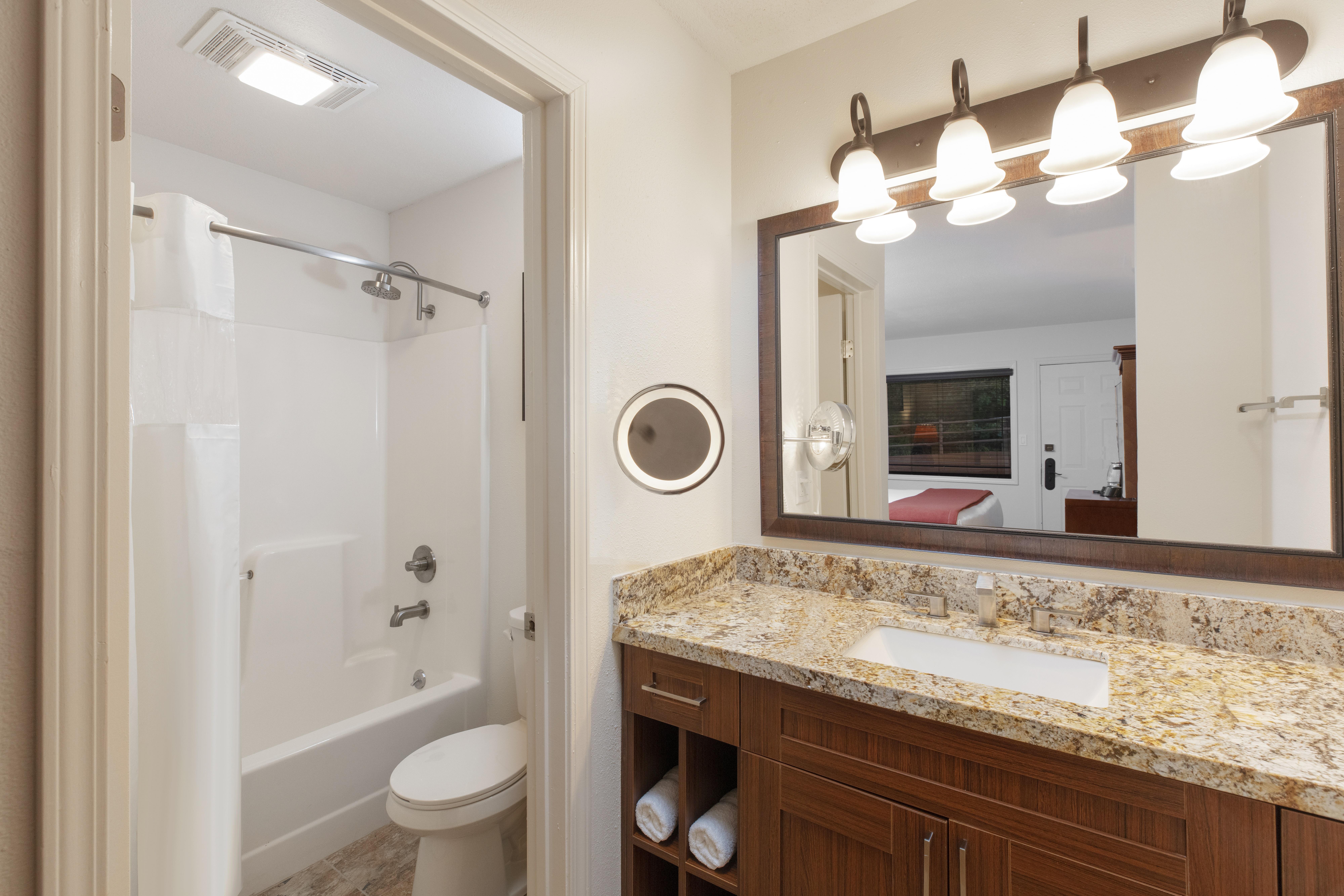 Traditional King Guestroom,1280571904:JPEG