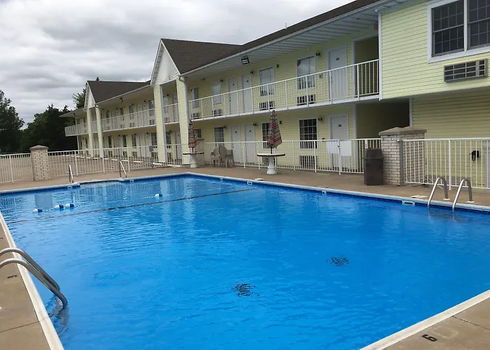 Pet Friendly hotel: Spinning Wheel Inn